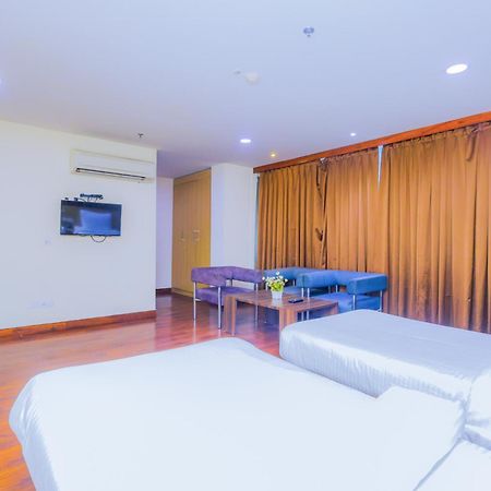 Hyphen Business Hotel Noida Dış mekan fotoğraf