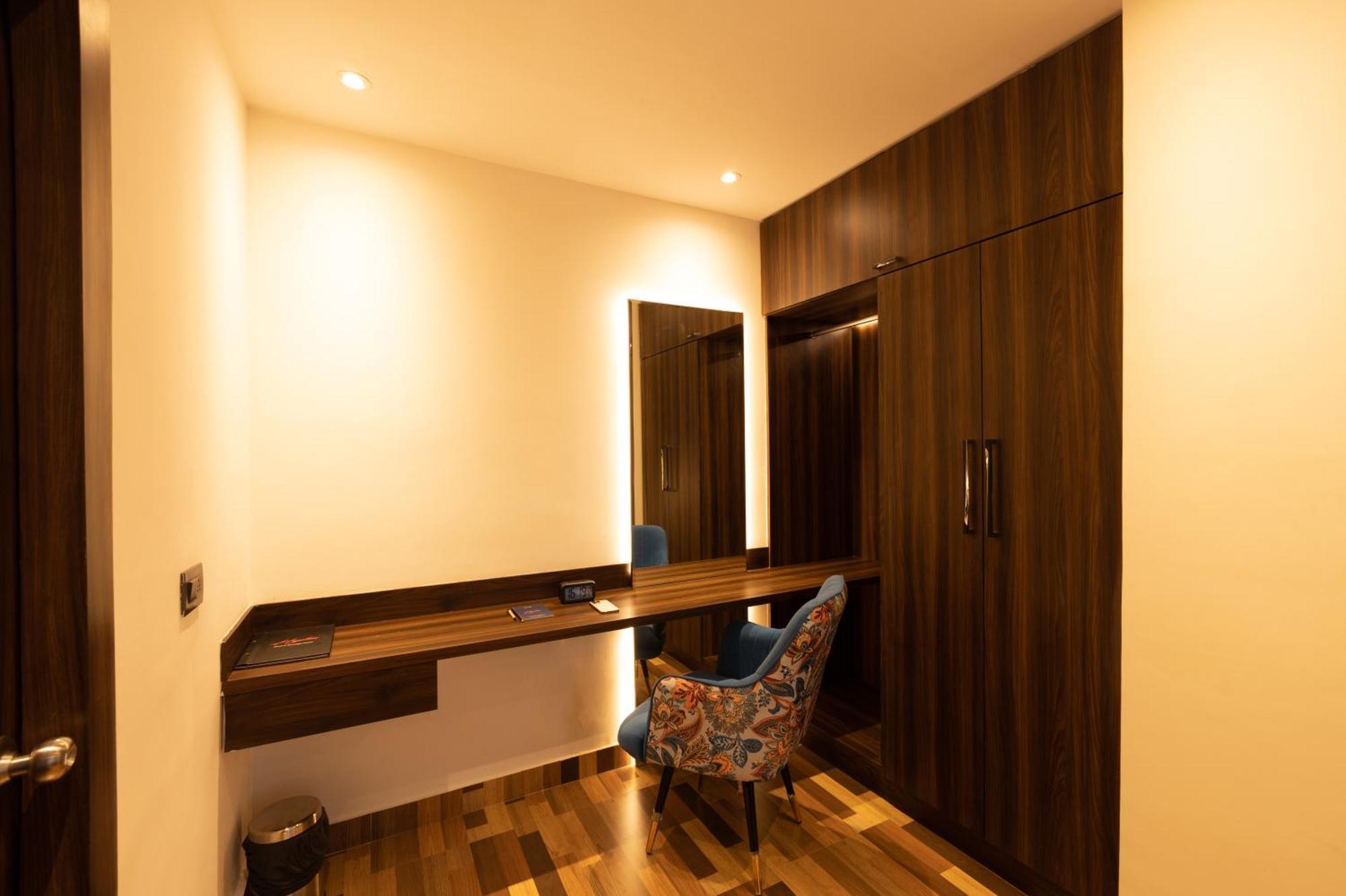 Hyphen Business Hotel Noida Dış mekan fotoğraf