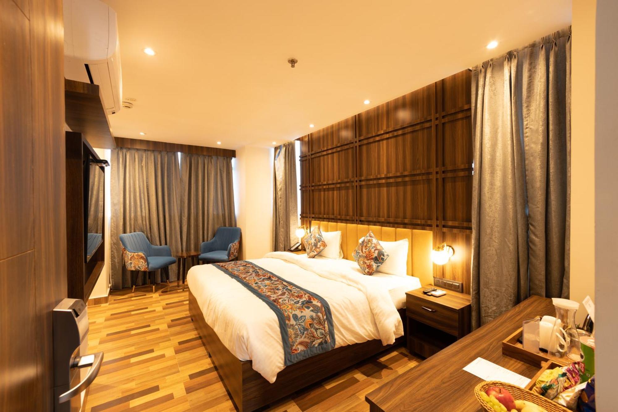 Hyphen Business Hotel Noida Dış mekan fotoğraf