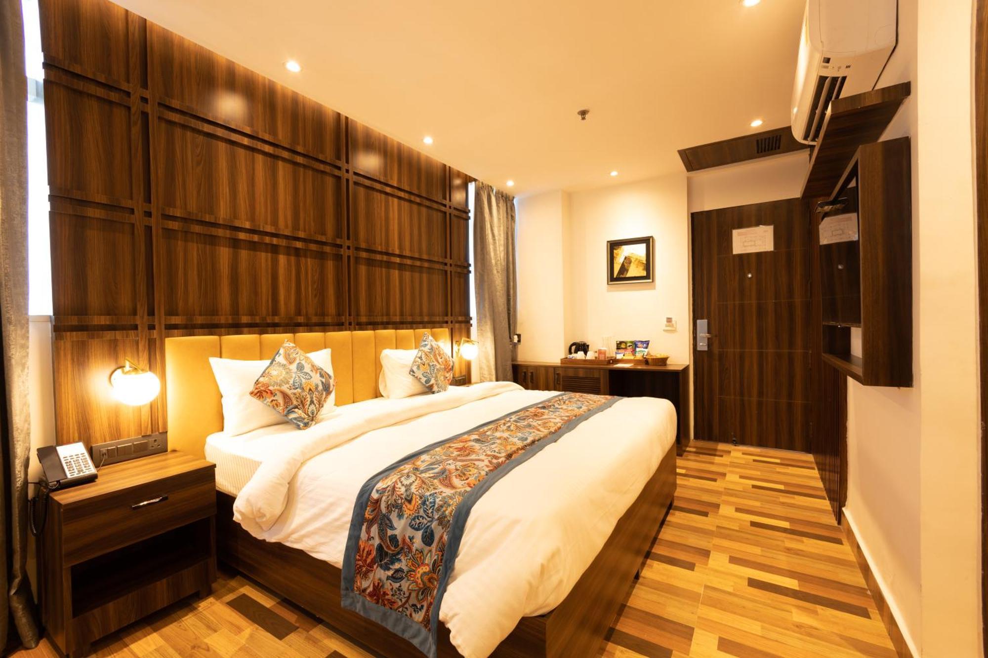 Hyphen Business Hotel Noida Dış mekan fotoğraf
