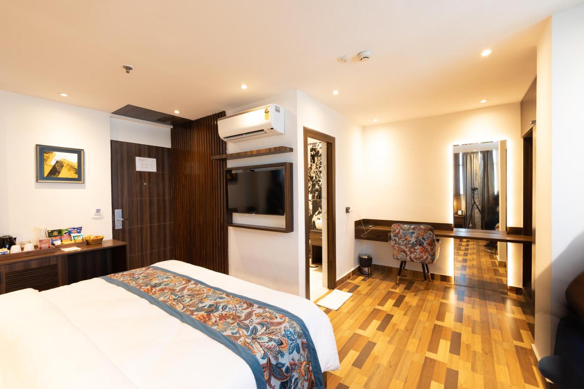 Hyphen Business Hotel Noida Dış mekan fotoğraf