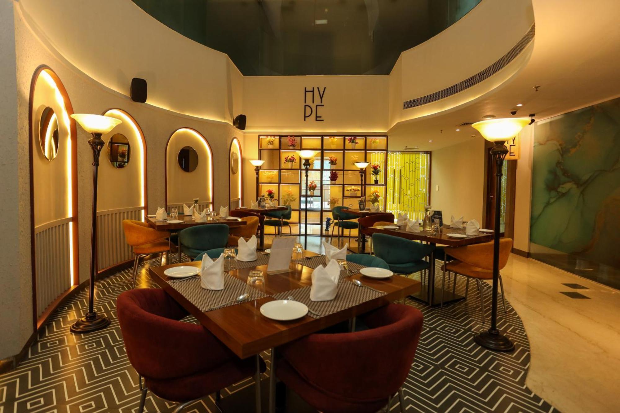 Hyphen Business Hotel Noida Dış mekan fotoğraf