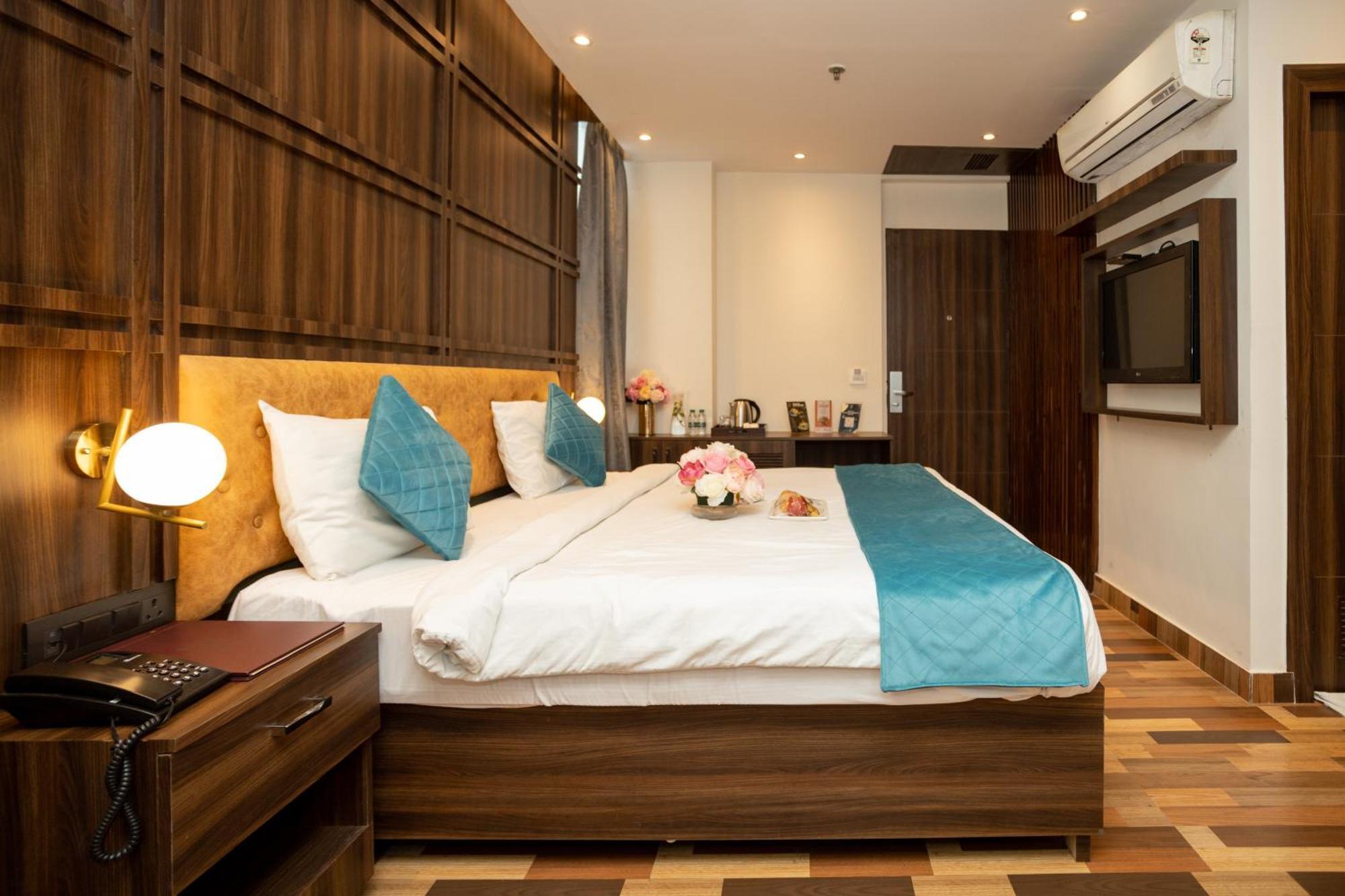 Hyphen Business Hotel Noida Dış mekan fotoğraf