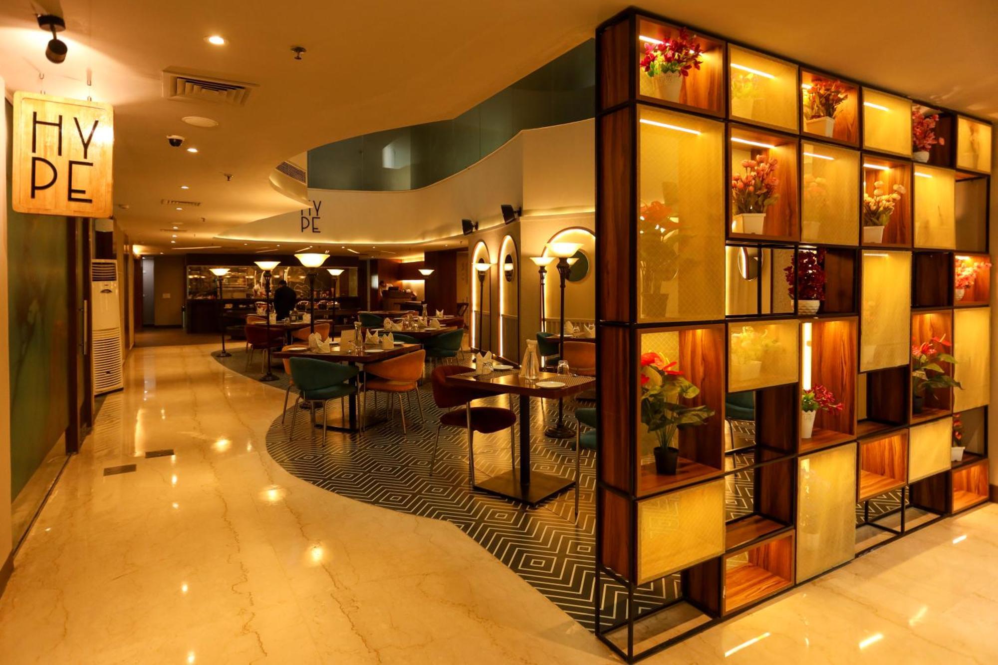 Hyphen Business Hotel Noida Dış mekan fotoğraf