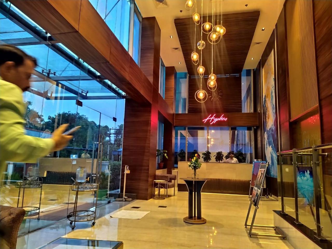 Hyphen Business Hotel Noida Dış mekan fotoğraf