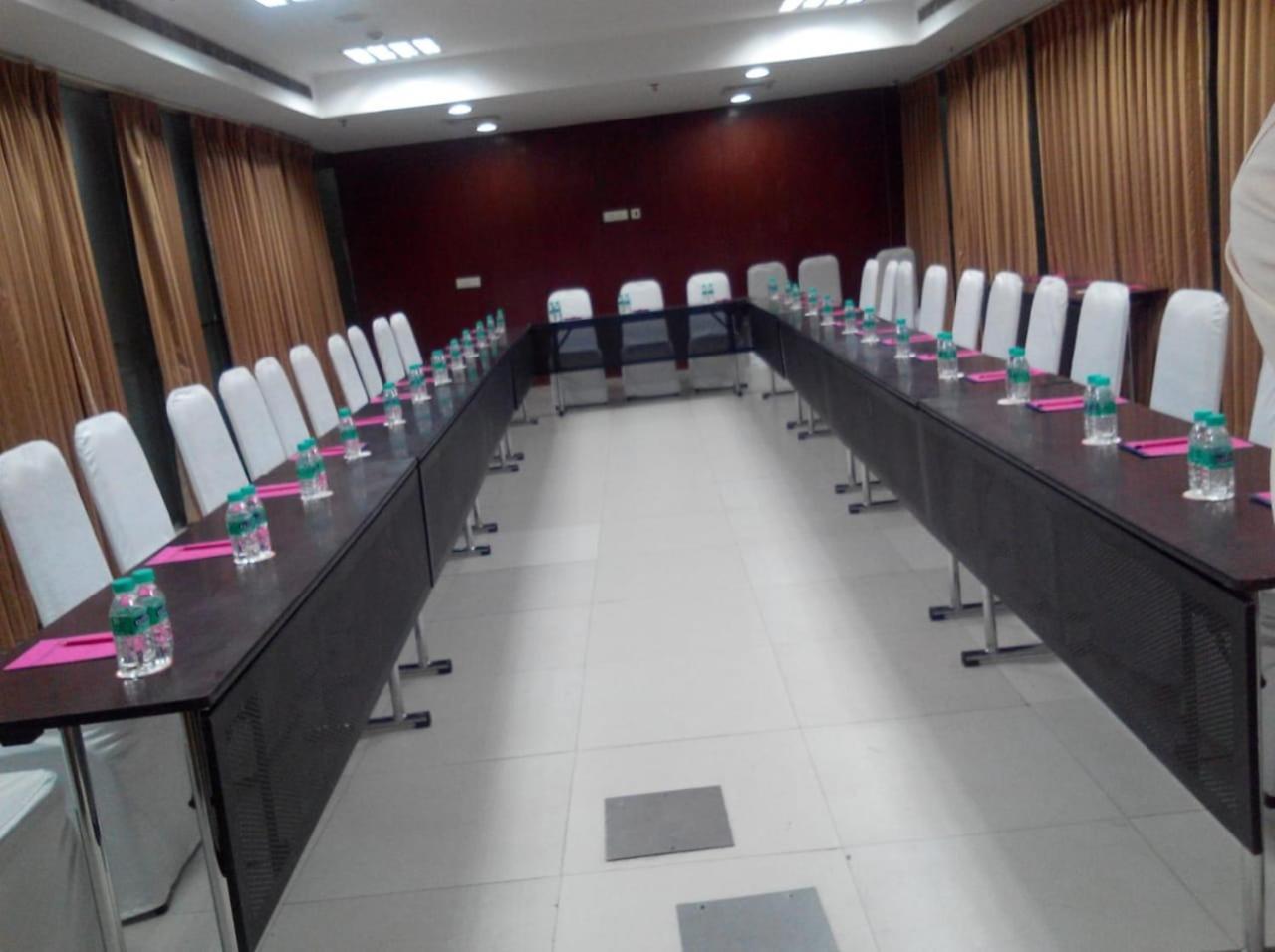 Hyphen Business Hotel Noida Dış mekan fotoğraf