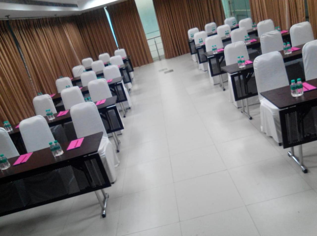 Hyphen Business Hotel Noida Dış mekan fotoğraf