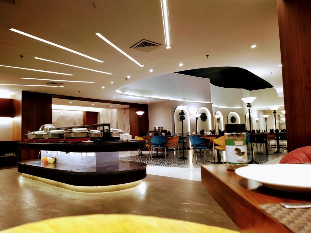 Hyphen Business Hotel Noida Dış mekan fotoğraf