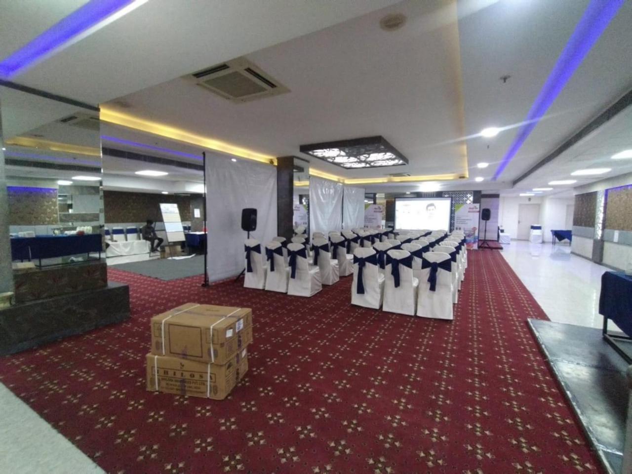 Hyphen Business Hotel Noida Dış mekan fotoğraf