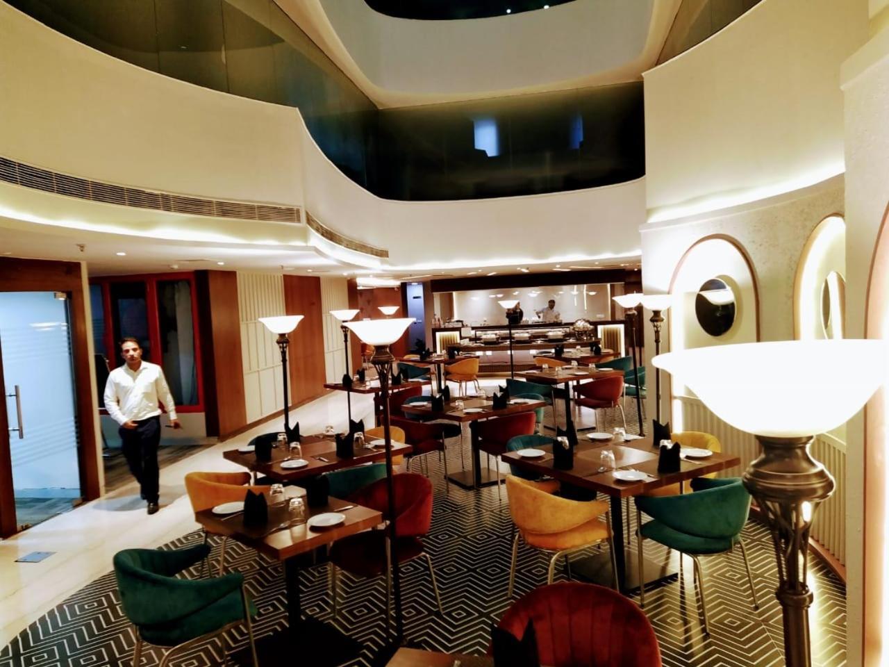 Hyphen Business Hotel Noida Dış mekan fotoğraf