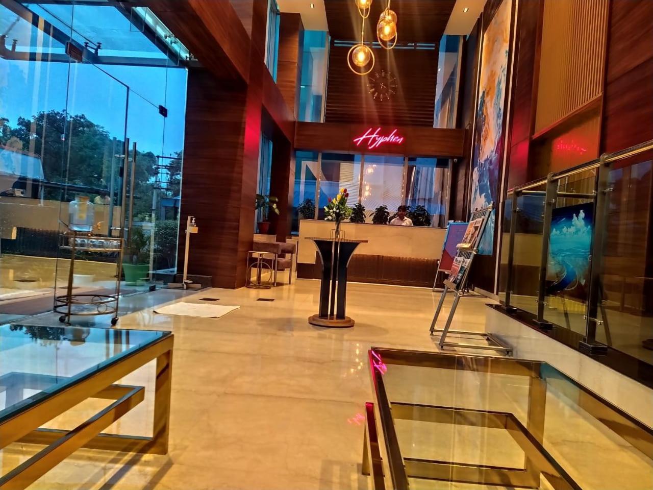 Hyphen Business Hotel Noida Dış mekan fotoğraf