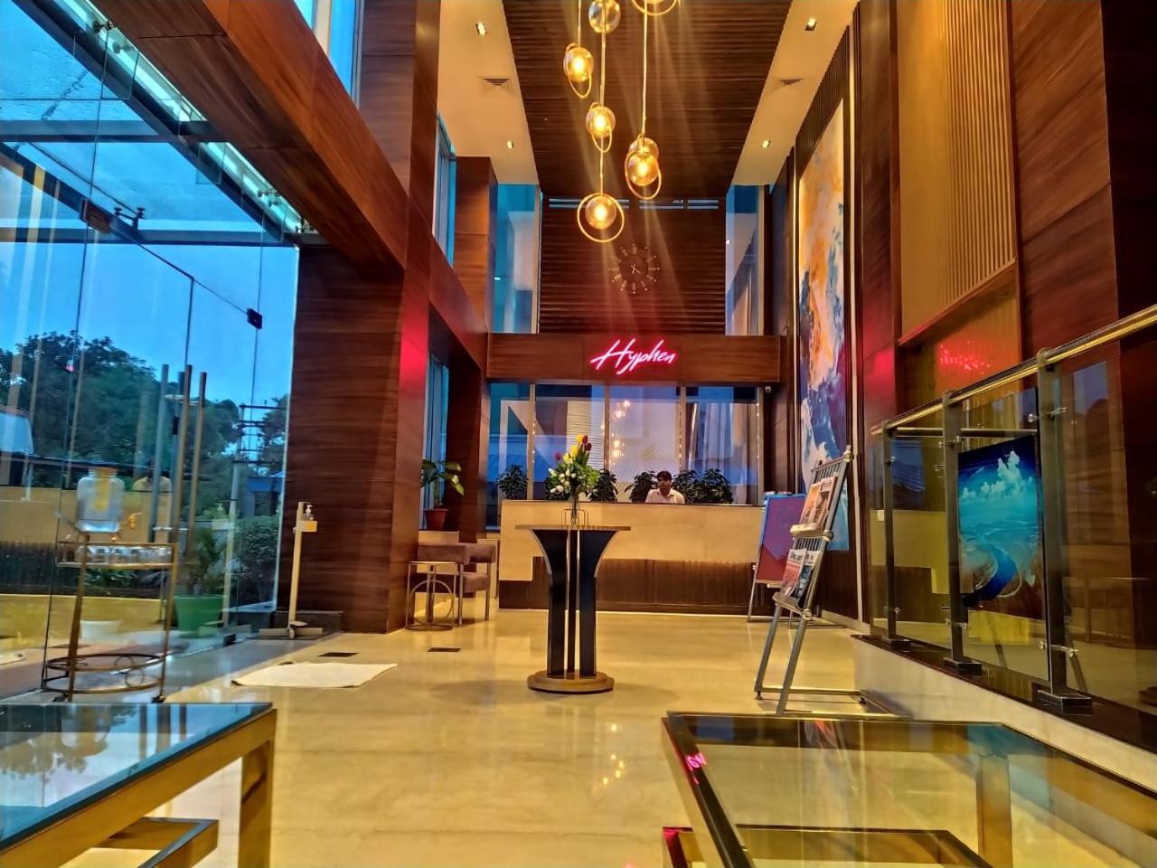 Hyphen Business Hotel Noida Dış mekan fotoğraf