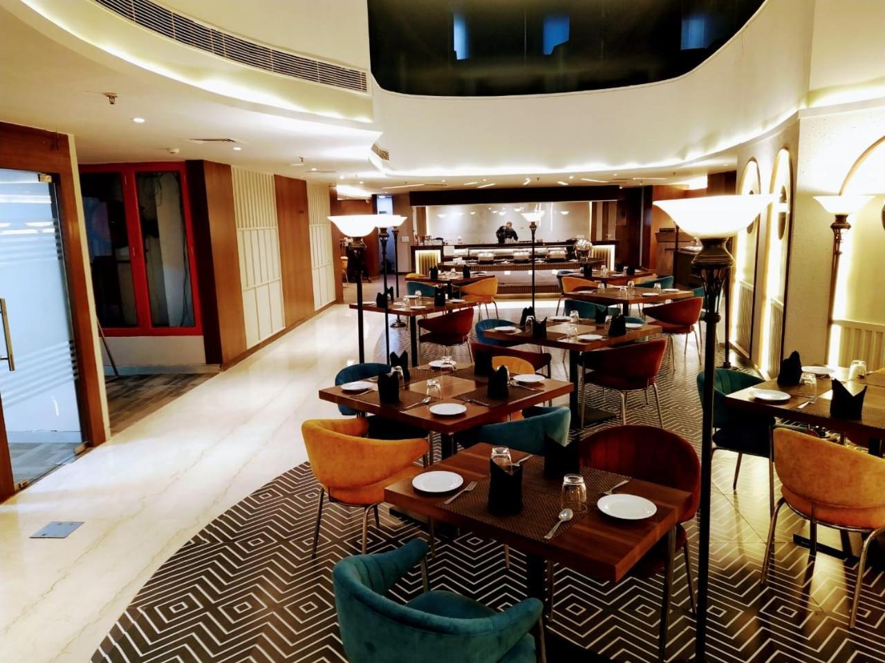Hyphen Business Hotel Noida Dış mekan fotoğraf