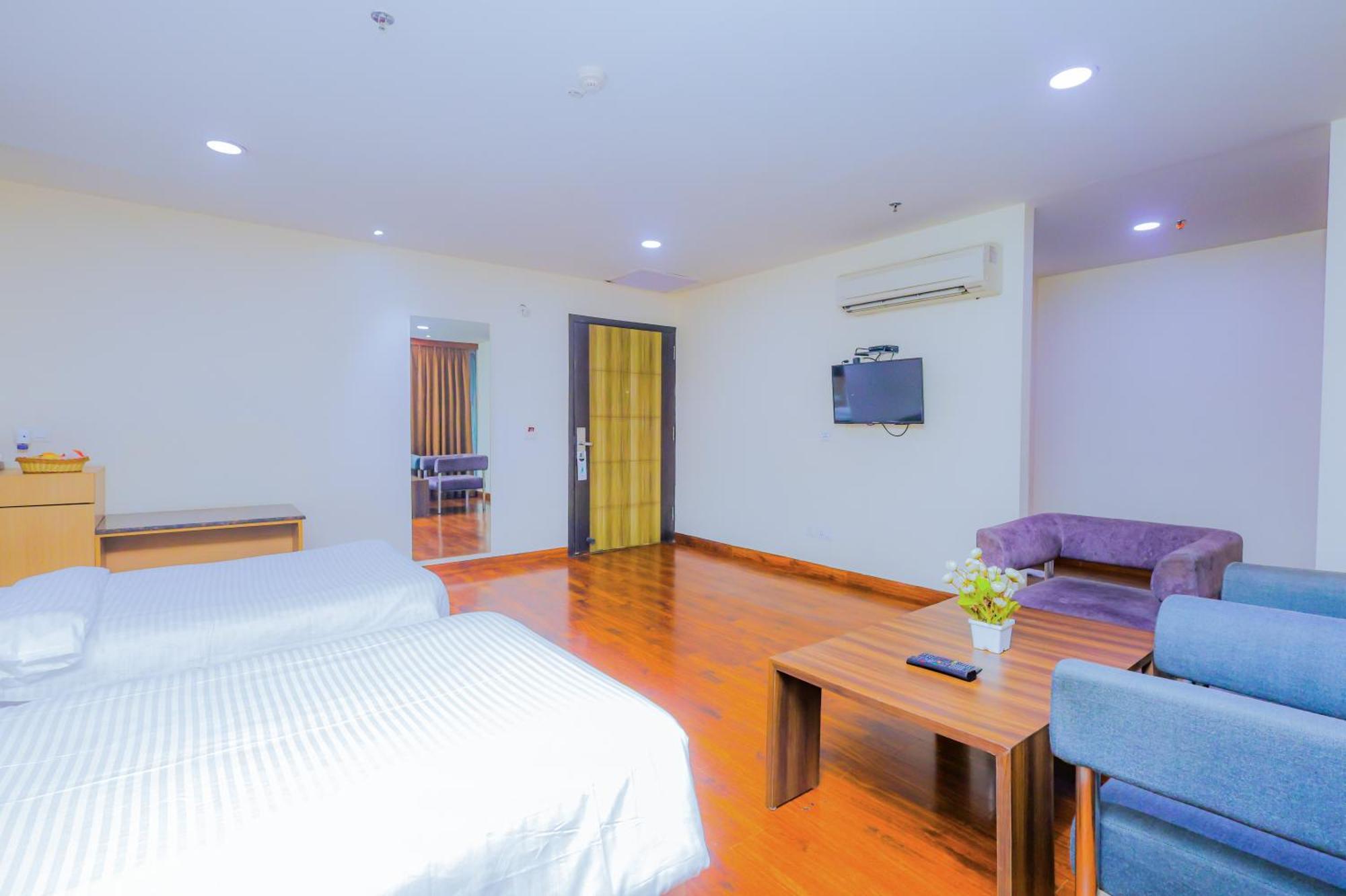 Hyphen Business Hotel Noida Dış mekan fotoğraf