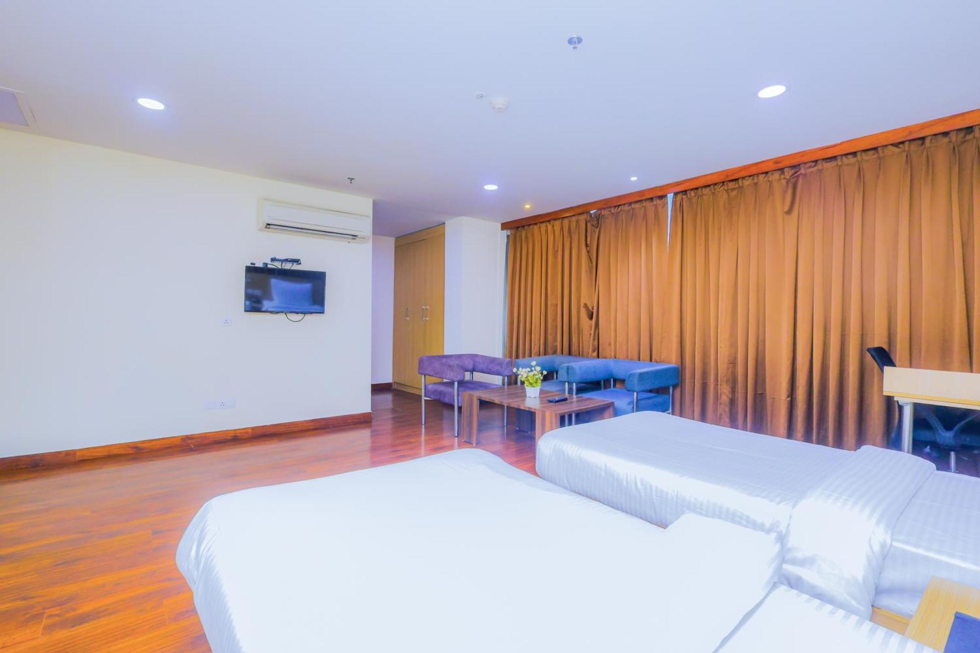 Hyphen Business Hotel Noida Dış mekan fotoğraf