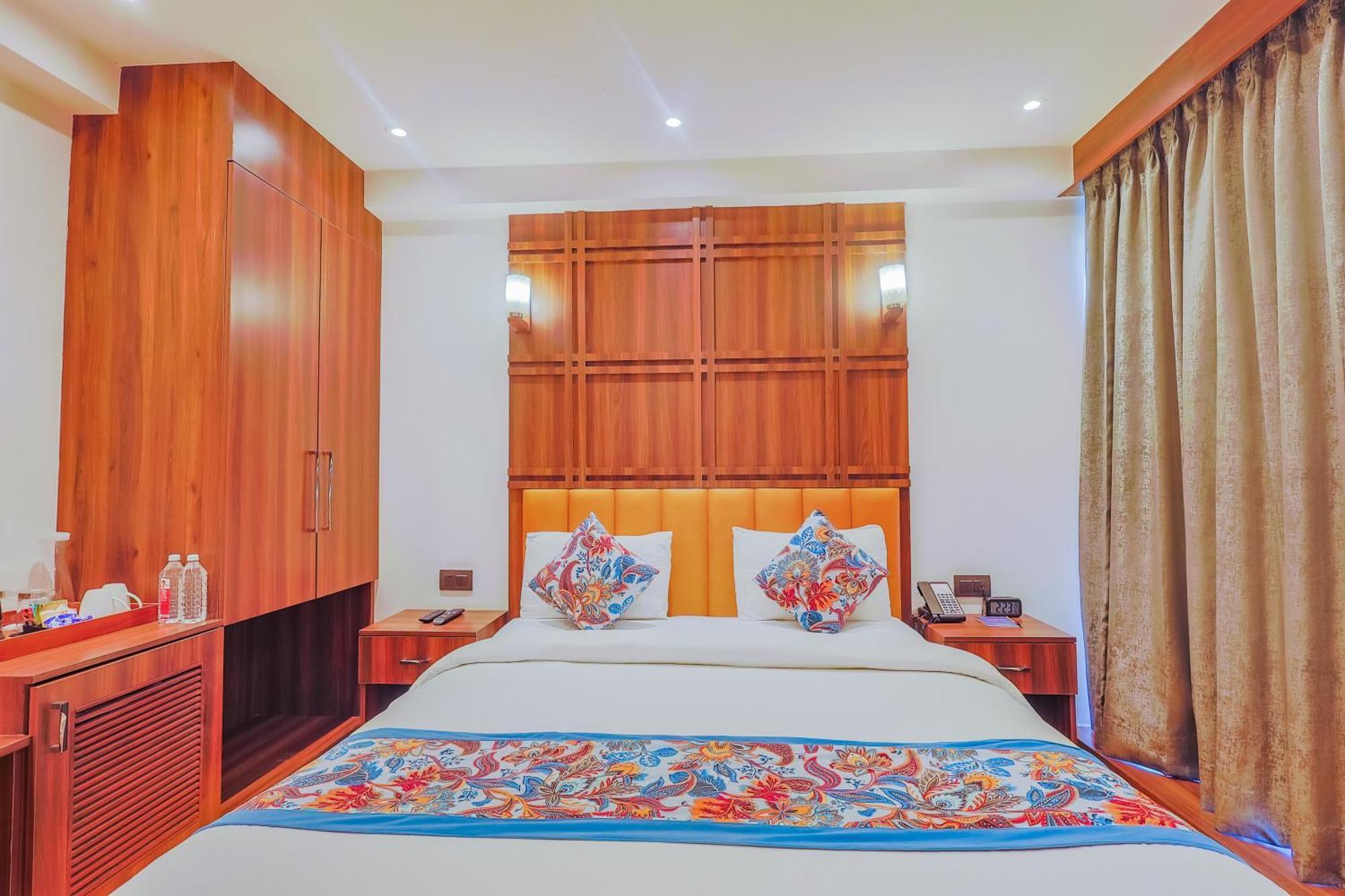 Hyphen Business Hotel Noida Dış mekan fotoğraf