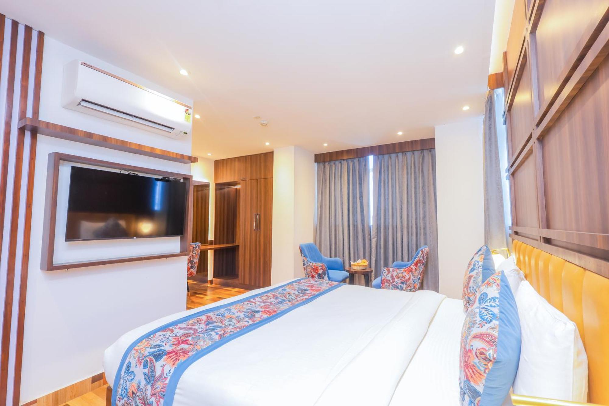 Hyphen Business Hotel Noida Dış mekan fotoğraf