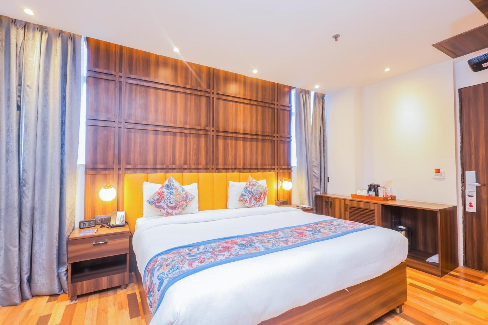Hyphen Business Hotel Noida Dış mekan fotoğraf