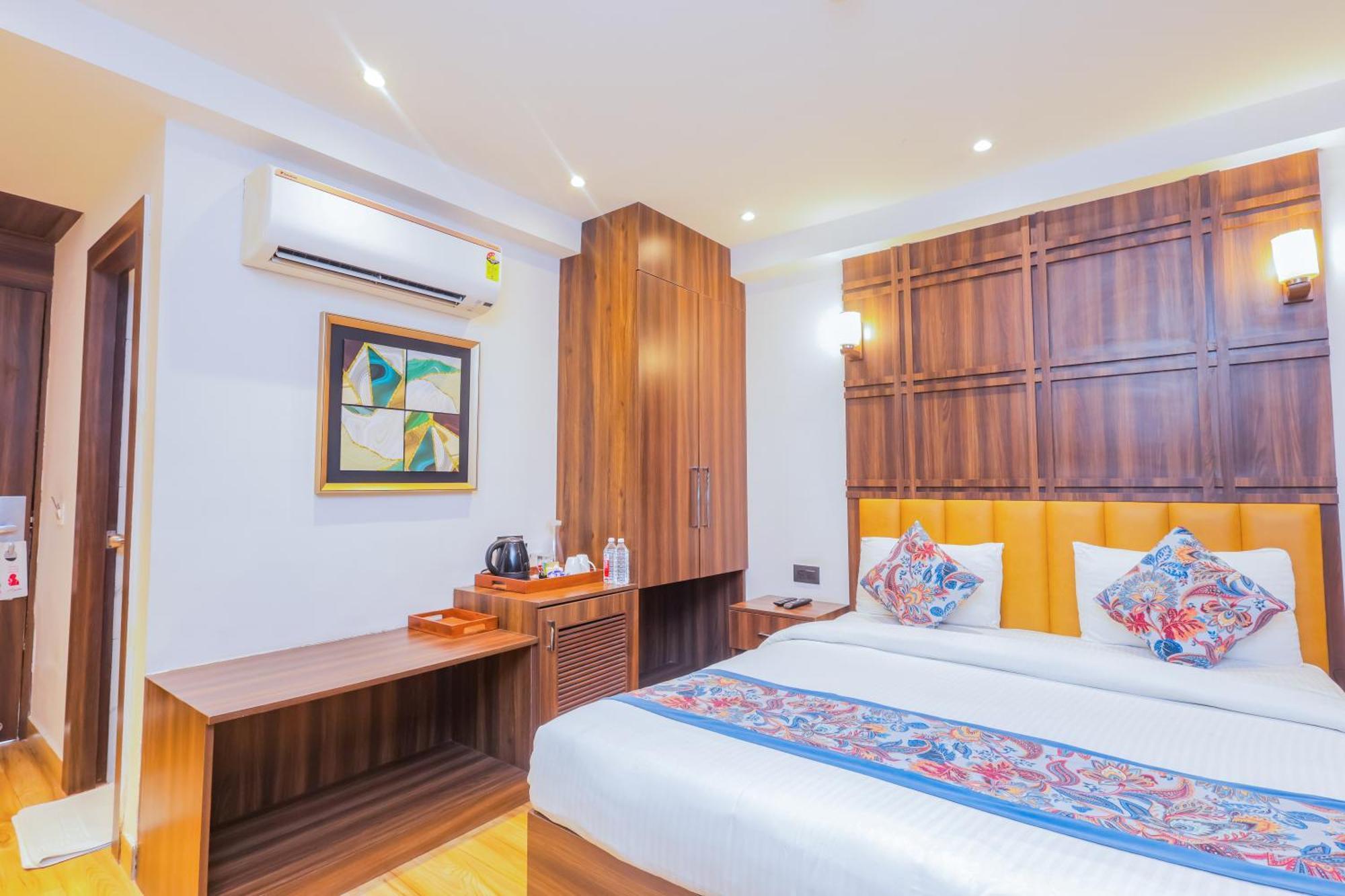 Hyphen Business Hotel Noida Dış mekan fotoğraf
