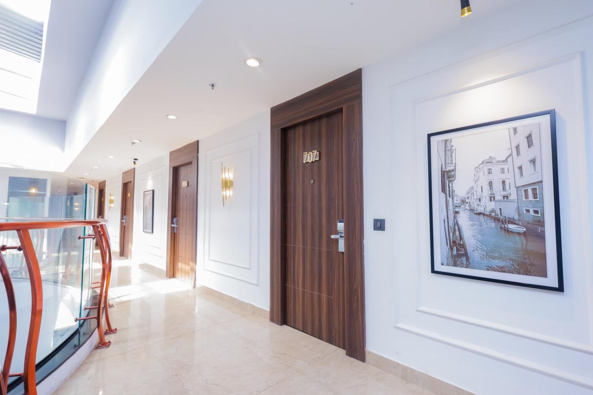 Hyphen Business Hotel Noida Dış mekan fotoğraf