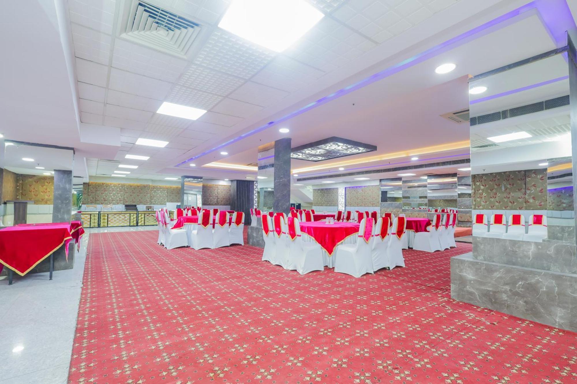 Hyphen Business Hotel Noida Dış mekan fotoğraf
