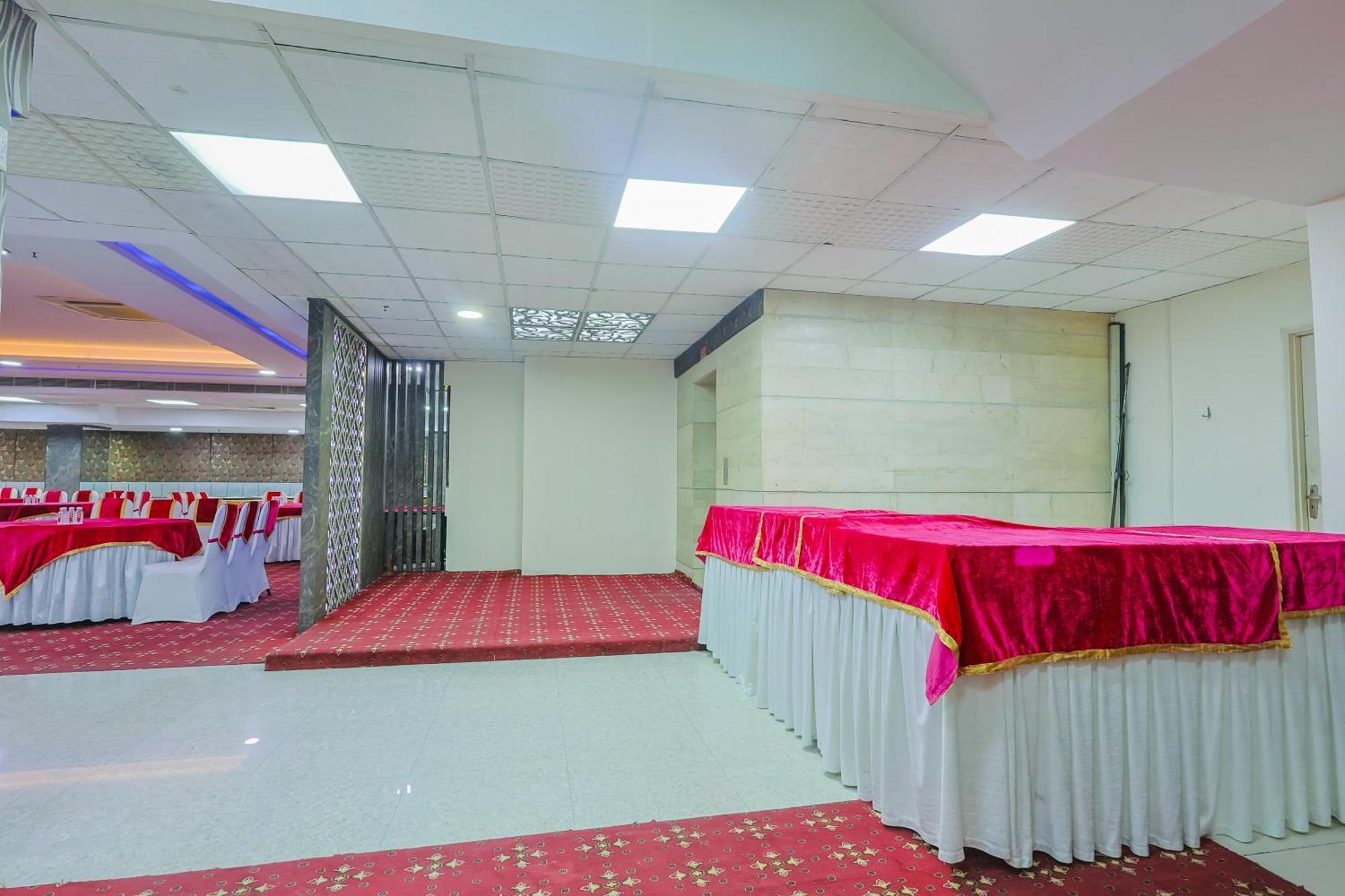 Hyphen Business Hotel Noida Dış mekan fotoğraf