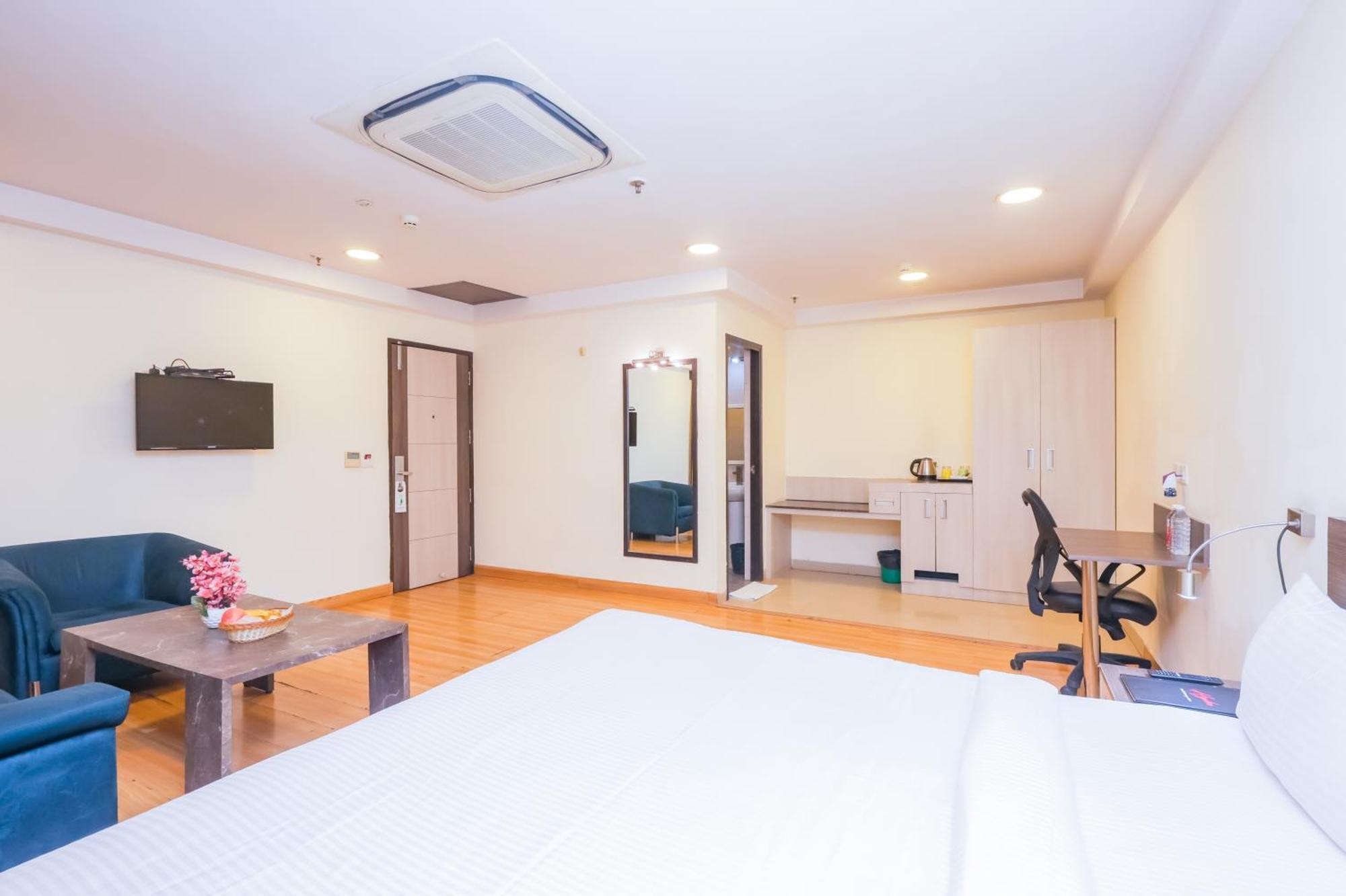 Hyphen Business Hotel Noida Dış mekan fotoğraf