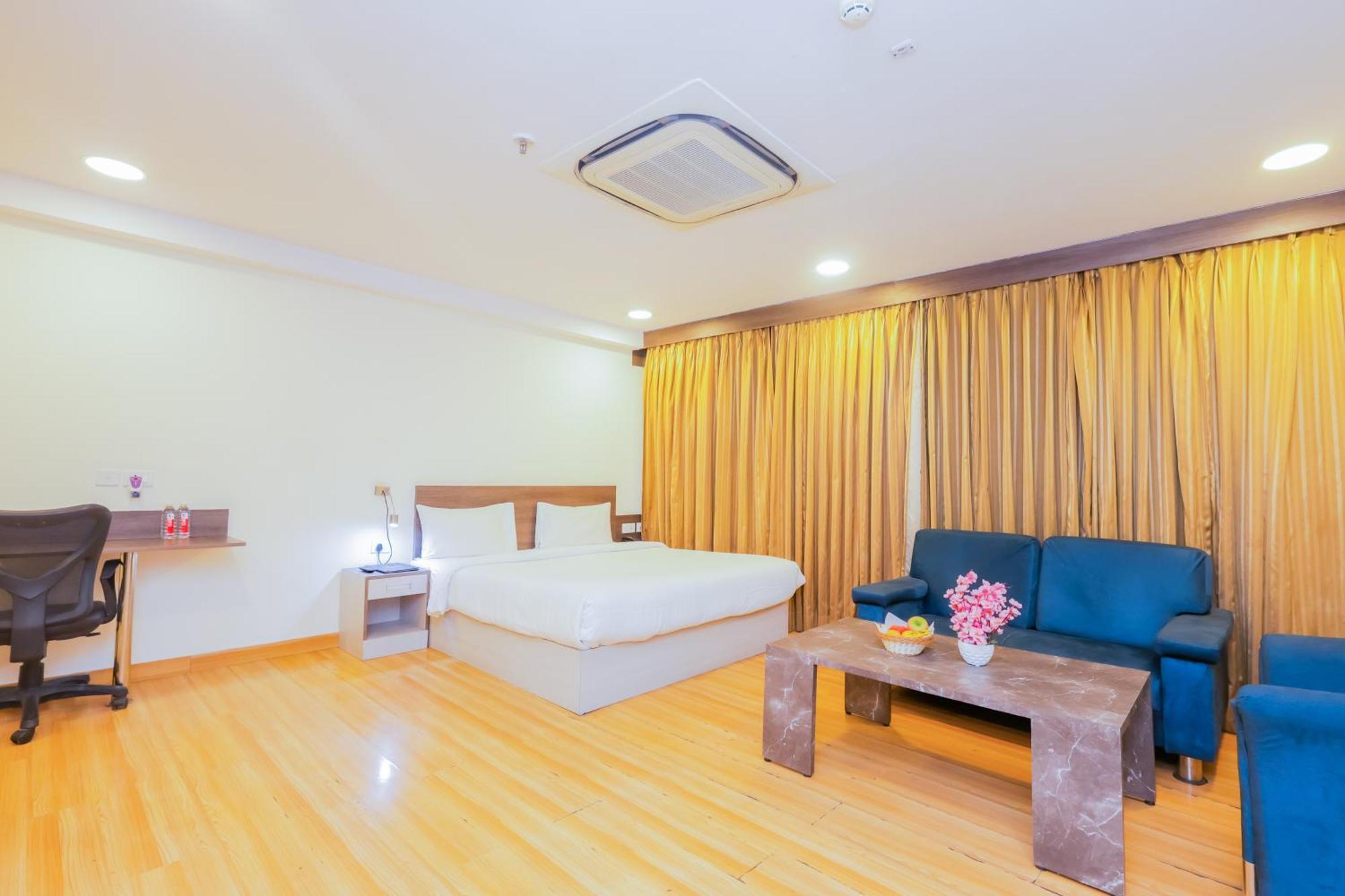 Hyphen Business Hotel Noida Dış mekan fotoğraf